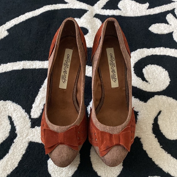 Naughty Monkey Mixed Media Suede and Tweed Platform Pumps Sz 10 - Picture 2 of 10